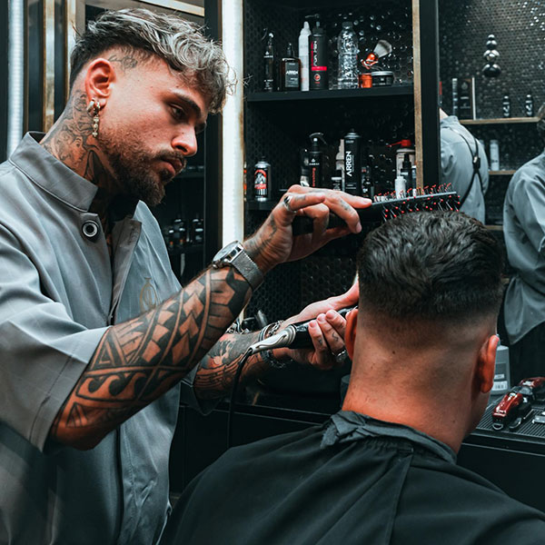FOUAT Barbershop: Φωτογραφίες & Βίντεο