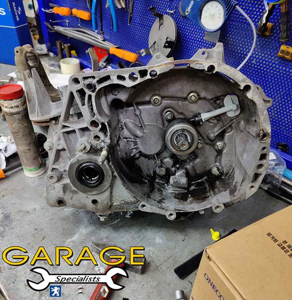 GARAGE SPECIALISTS: Φωτογραφίες & Βίντεο