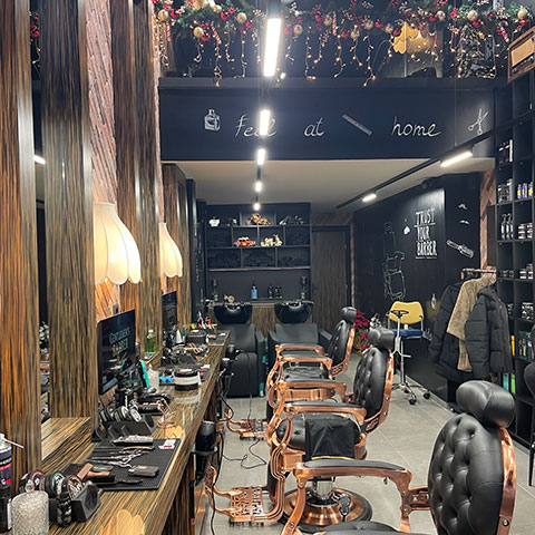 GENTLEMEN'S BARBER: Φωτογραφίες & Βίντεο