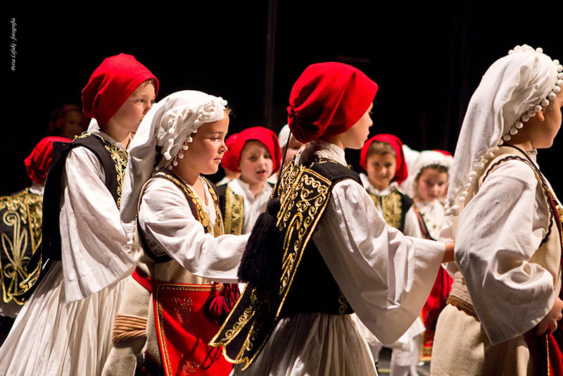 LOTUS DANCE STUDIO: Φωτογραφίες & Βίντεο
