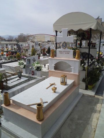 Μνήματα