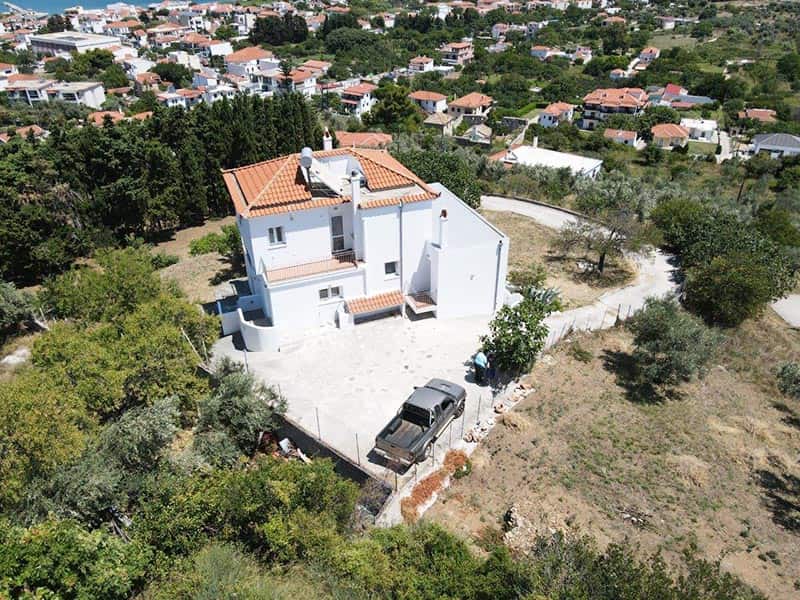 Πώληση εξαιρετικής ατομικής κατοικίας συνολικής επιφάνειας 271,90 τ.μ., έξω από το χωριό Σκόπελος