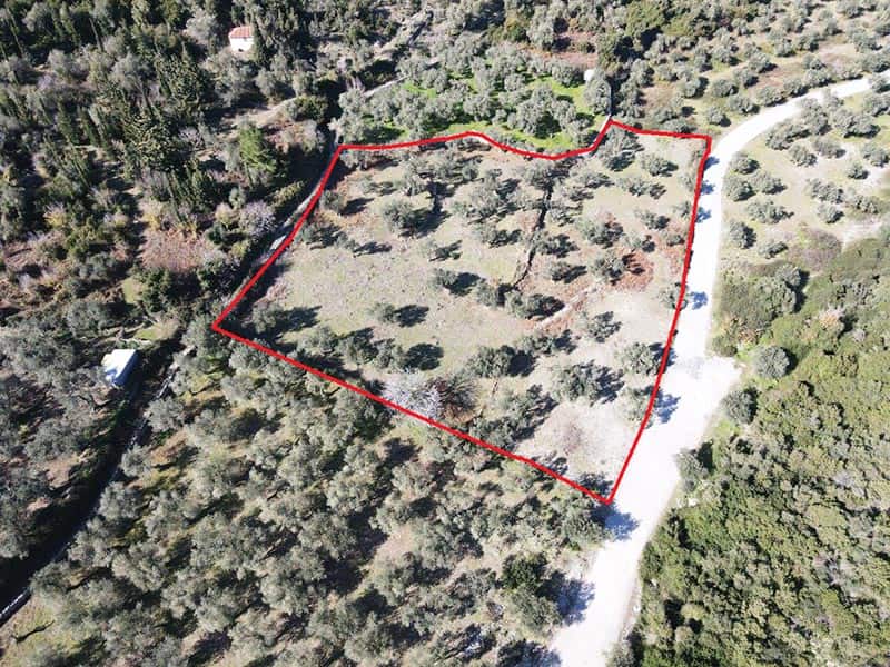 Οικόπεδο συνολικής επιφάνειας 5054,66 τμ. και ανατολικού προσανατολισμού, με ομαλή κλίση στο Γλυστέρι προς πώληση