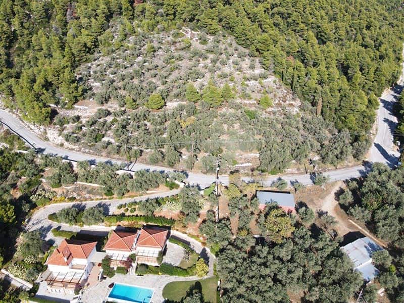 Εξαιρετικό αμφιθεατρικό ακίνητο προς πώληση, στον δημόσιο δρόμο Σκοπέλου - Γλώσσας