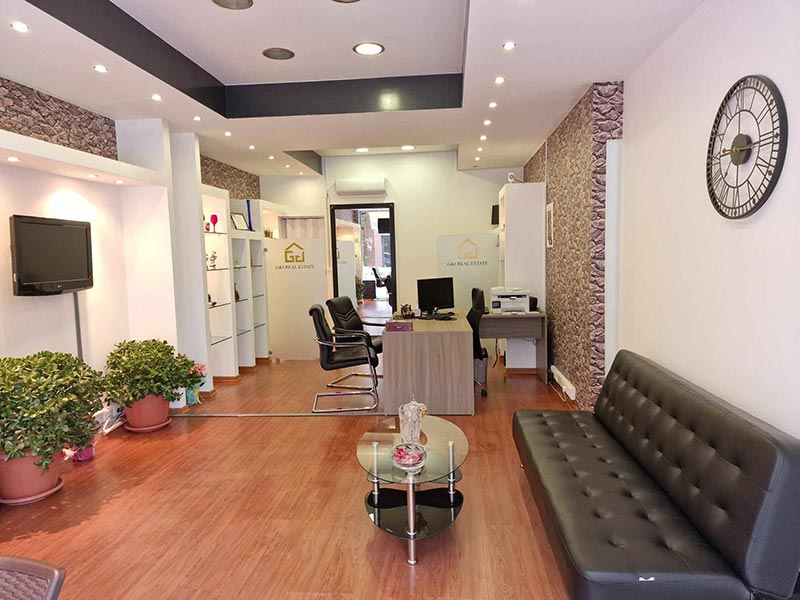 G & J REAL ESTATE: Φωτογραφίες & Βίντεο