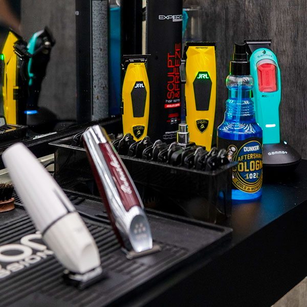 ICONS BARBERSHOP: Φωτογραφίες & Βίντεο
