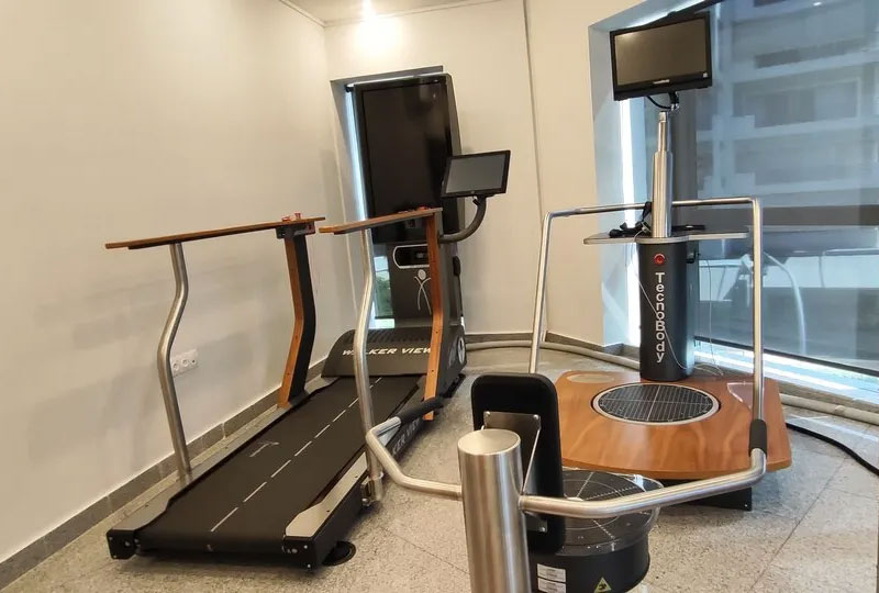 IDIOTIKO POLYIATREIO LOUTRAKIOU - ORTHOPAEDIC AND REHAB CENTER: Φωτογραφίες & Βίντεο