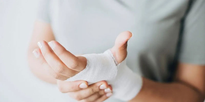 IDIOTIKO POLYIATREIO LOUTRAKIOU - ORTHOPAEDIC AND REHAB CENTER: Φωτογραφίες & Βίντεο