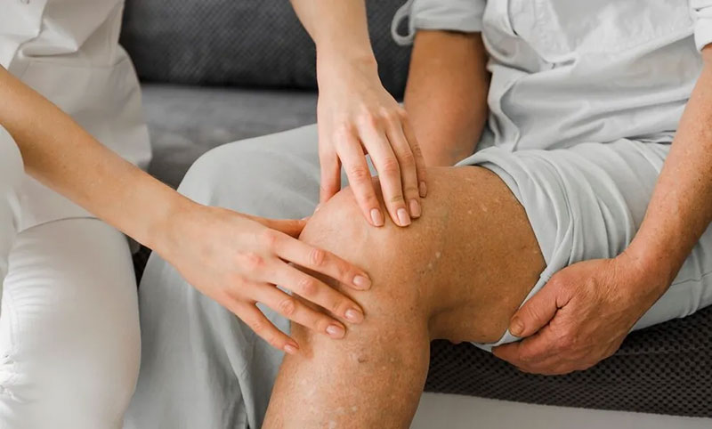 IDIOTIKO POLYIATREIO LOUTRAKIOU - ORTHOPAEDIC AND REHAB CENTER: Φωτογραφίες & Βίντεο