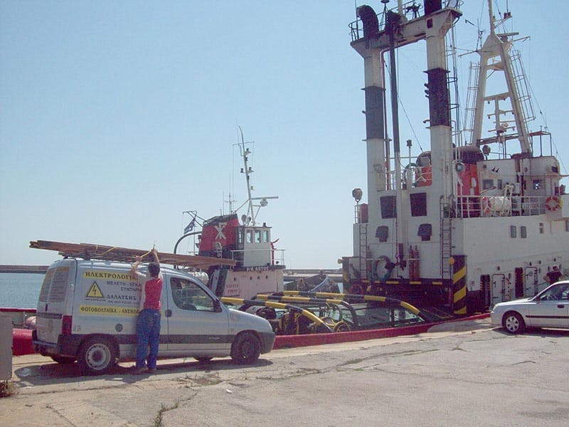 Ηλεκτρολογικές εγκαταστάσεις και συντηρήσεις ηλεκτρολογικού εξοπλισμού σε πλοία και σκάφη