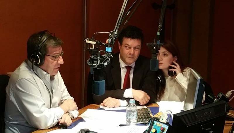 Valia with the former mayor of Athens, Giorgos Kaminis and the representative of the UN High Commissioner for Refugees