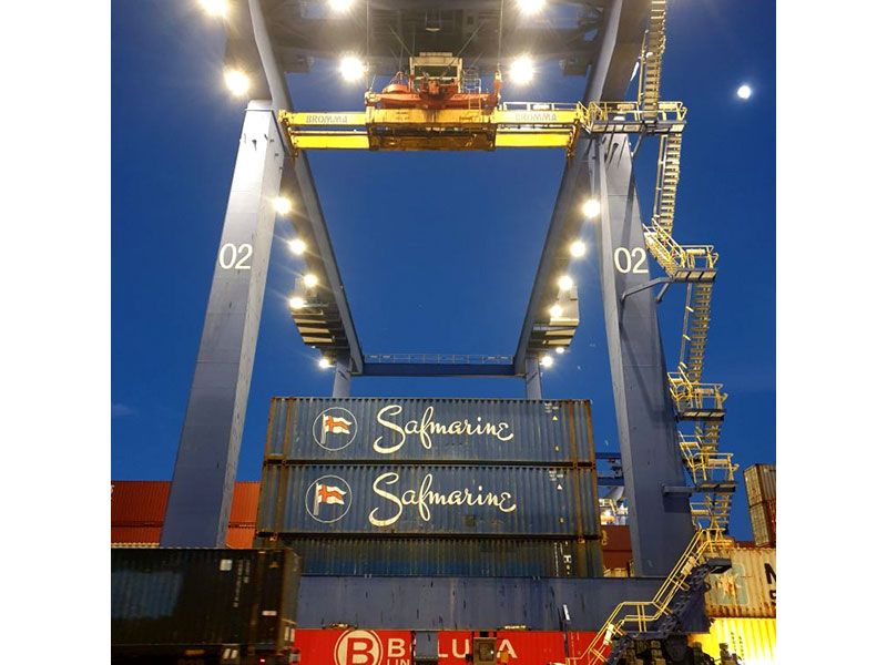 Εγκατάσταση φωτισμού γερανογέφυρας στην Cosco