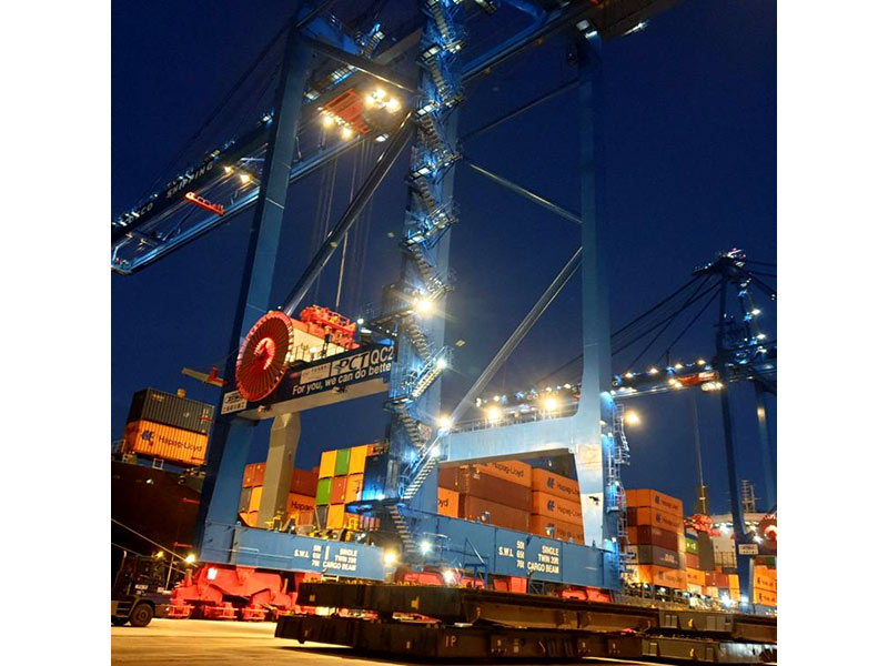 Εγκατάσταση φωτισμού γερανογέφυρας στην Cosco