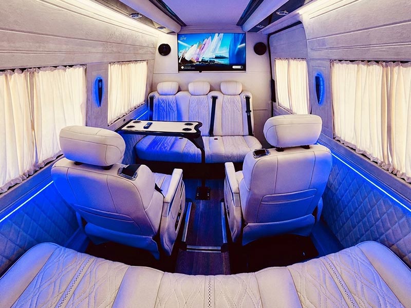 Luxury 12-seater minibus limo