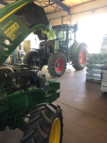 JOHN DEERE - ΚΑΡΑΓΚΙΟΖΙΔΗΣ ΠΑΝΑΓΙΩΤΗΣ: Φωτογραφίες & Βίντεο