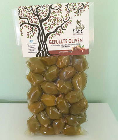 Pitted olives with almonds