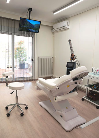 KARAISKAKIS PLASTIC SURGERY - KARAISKAKIS PERIKLIS: Φωτογραφίες & Βίντεο