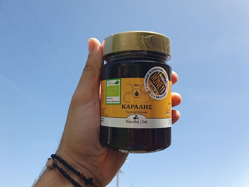 ΚΑΡΑΛΗΣ ΠΡΟΙΟΝΤΑ ΜΕΛΙΣΣΑΣ: Φωτογραφίες & Βίντεο