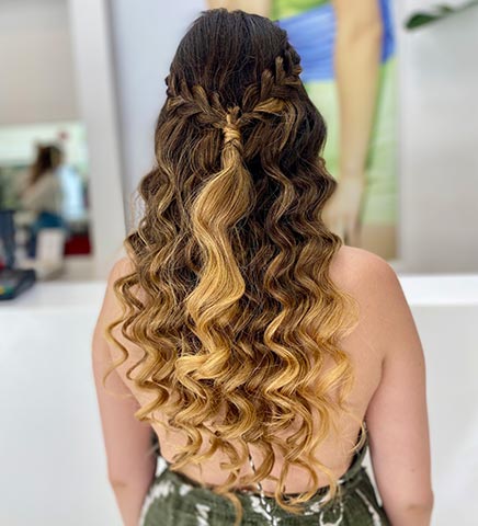 KARTSONA COIFFURE: Φωτογραφίες & Βίντεο