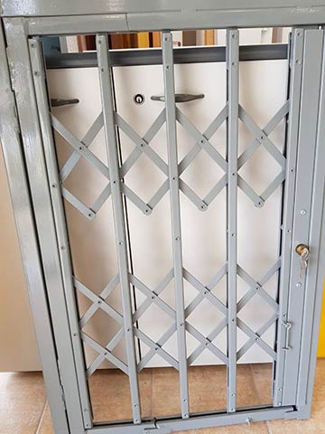 KIRIAZIS DOORS: Φωτογραφίες & Βίντεο