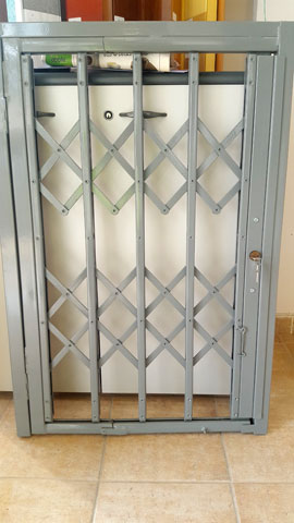 KIRIAZIS DOORS: Φωτογραφίες & Βίντεο