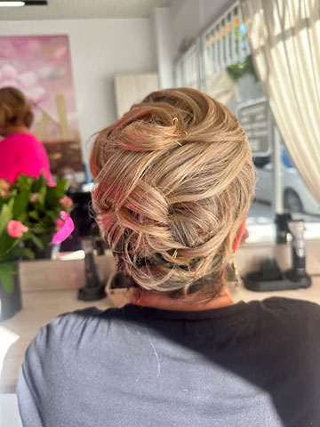 KONSTANTINA BEAUTY STUDIO: Φωτογραφίες & Βίντεο