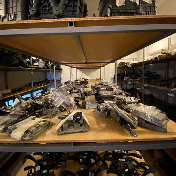 KOUTROULIS CAR PARTS: Φωτογραφίες & Βίντεο