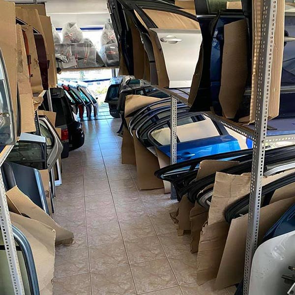 KOUTROULIS CAR PARTS: Φωτογραφίες & Βίντεο