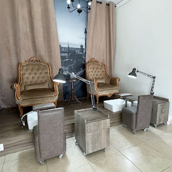 LEYKI KOUTRELA NAIL SALON: Φωτογραφίες & Βίντεο