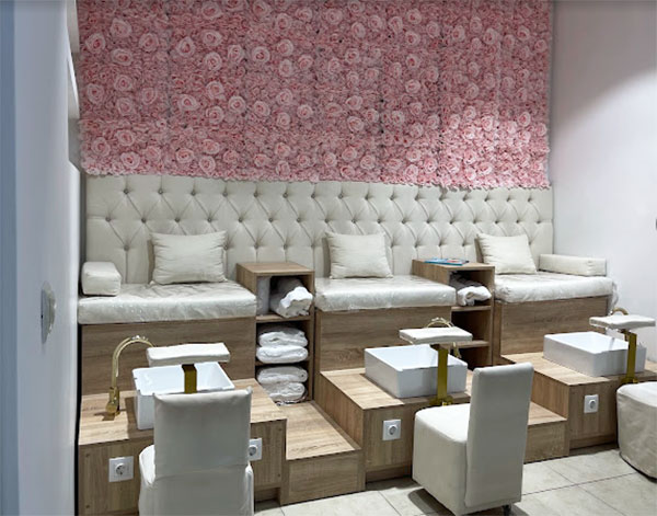 LEYKI KOUTRELA NAIL SALON: Φωτογραφίες & Βίντεο