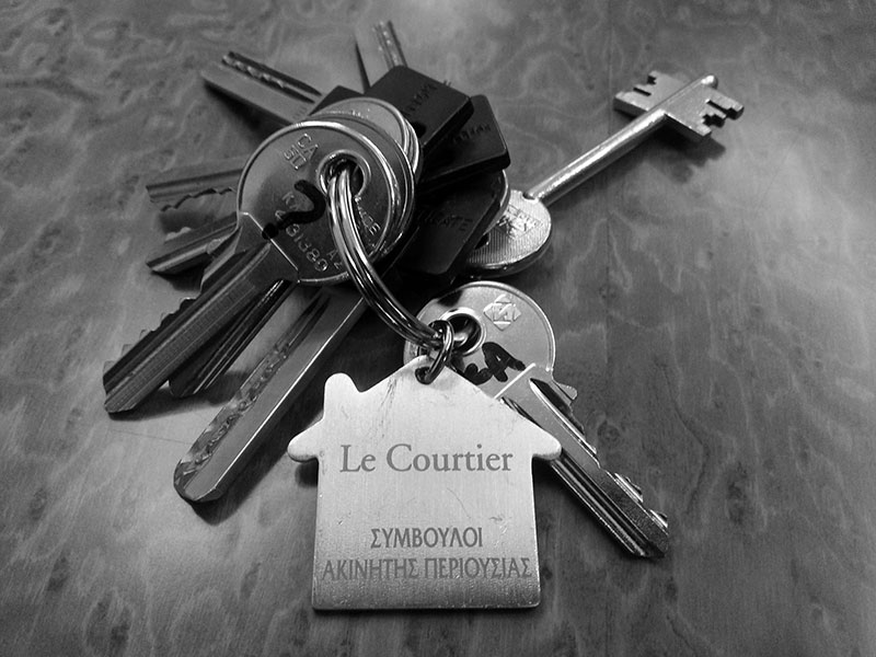LE COURTIER: Φωτογραφίες & Βίντεο