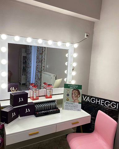 LINA'S BEAUTY HOUSE: Φωτογραφίες & Βίντεο