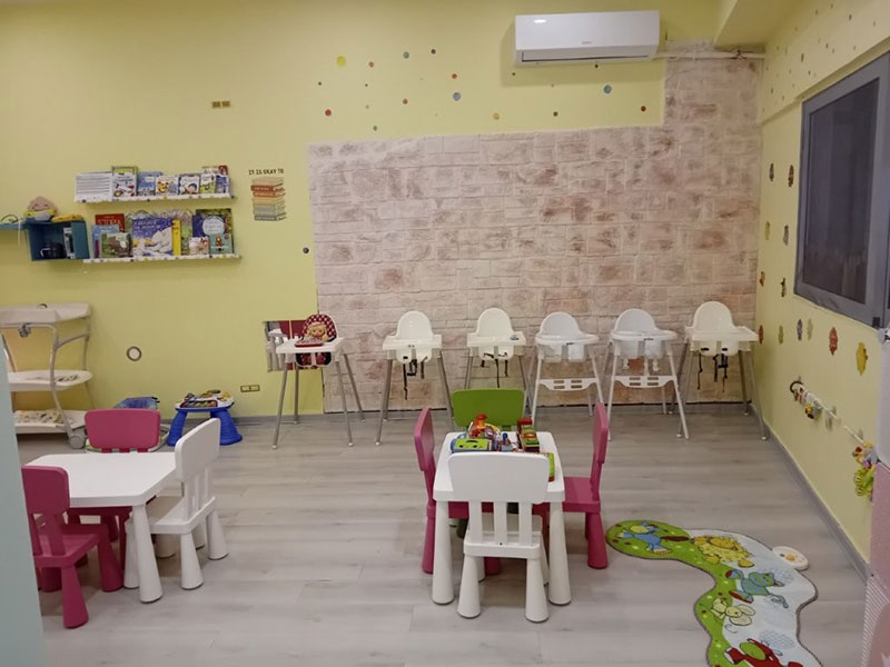 LITTLE BEES: Φωτογραφίες & Βίντεο