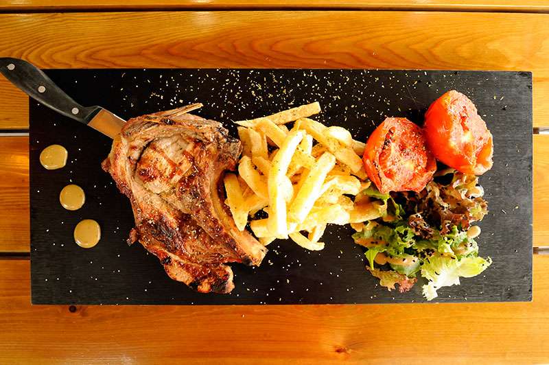 LOCAL BBQ & SOUVLAKI: Φωτογραφίες & Βίντεο