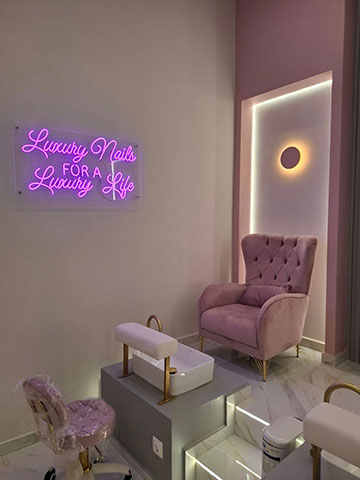 LUXURY NAILS BEAUTY SALON: Φωτογραφίες & Βίντεο