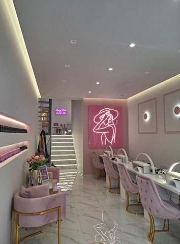 LUXURY NAILS BEAUTY SALON: Φωτογραφίες & Βίντεο
