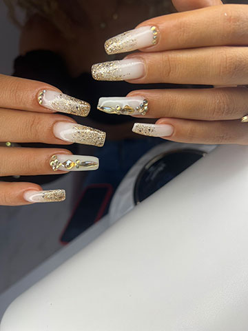LUXURY NAILS BEAUTY SALON: Φωτογραφίες & Βίντεο