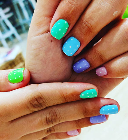 MAGNIFIQUE NAILS & BEAUTY: Φωτογραφίες & Βίντεο