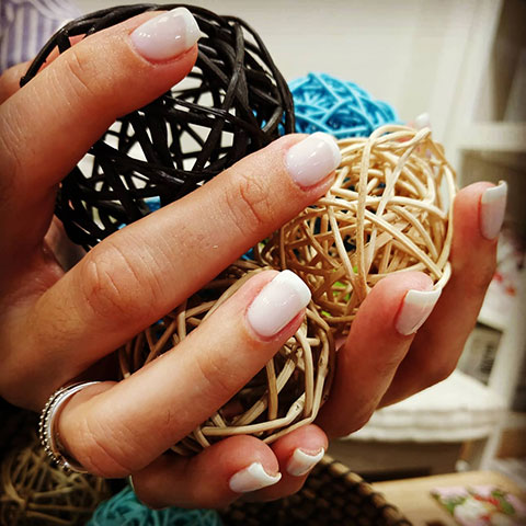 MAGNIFIQUE NAILS & BEAUTY: Φωτογραφίες & Βίντεο