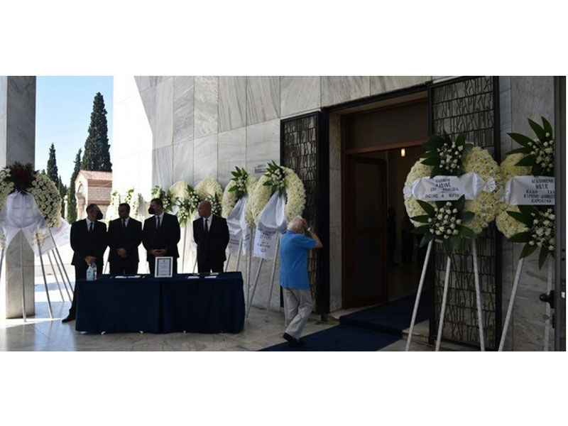MANDELENIS MICHAIL: Φωτογραφίες & Βίντεο