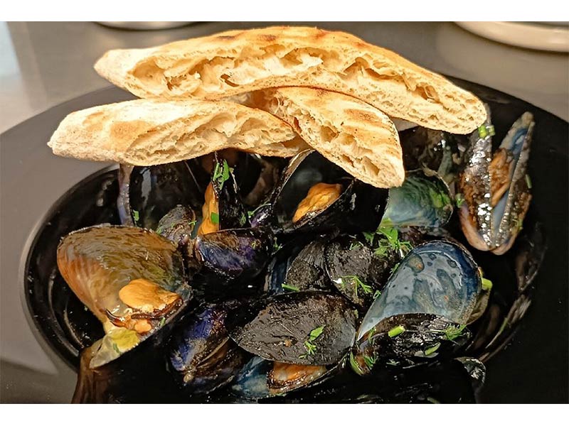 MANGIAVINO: Φωτογραφίες & Βίντεο