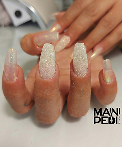 MANI PEDI: Φωτογραφίες & Βίντεο