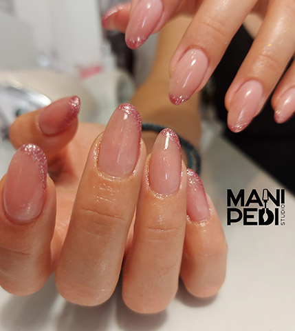 MANI PEDI: Φωτογραφίες & Βίντεο
