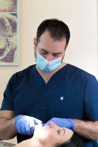 ΜΑΝΟΣ ΑΛΕΞΑΝΔΡΟΣ - Dr MANOS CLINIC: Φωτογραφίες & Βίντεο