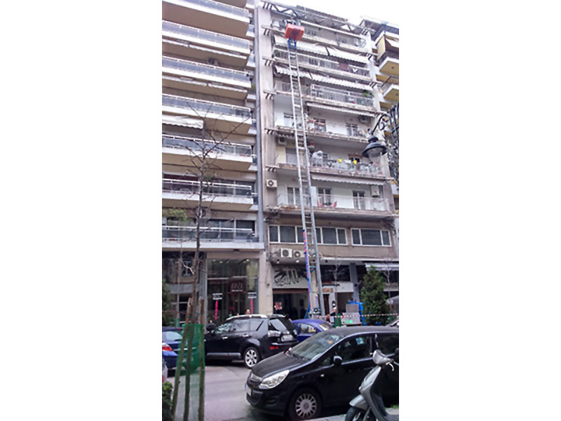 Μετακόμιση με το ανυψωτικό μας μηχάνημα στο κέντρο της Θεσσαλονίκης