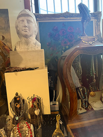 MARINOS ANTIQUE: Φωτογραφίες & Βίντεο