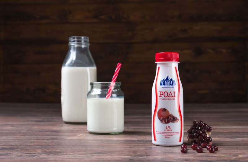 Yoghurt drink with pomegranate