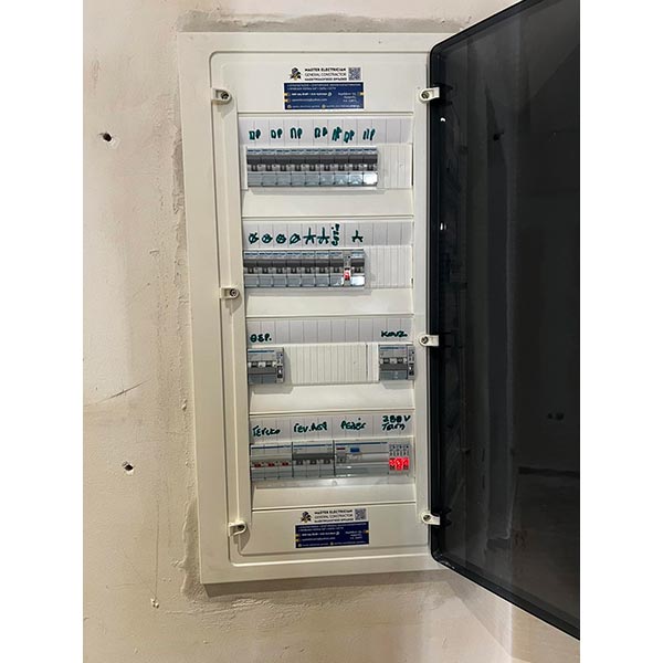MASTER ELECTRICIAN GENERAL CONSTRACTOR: Φωτογραφίες & Βίντεο
