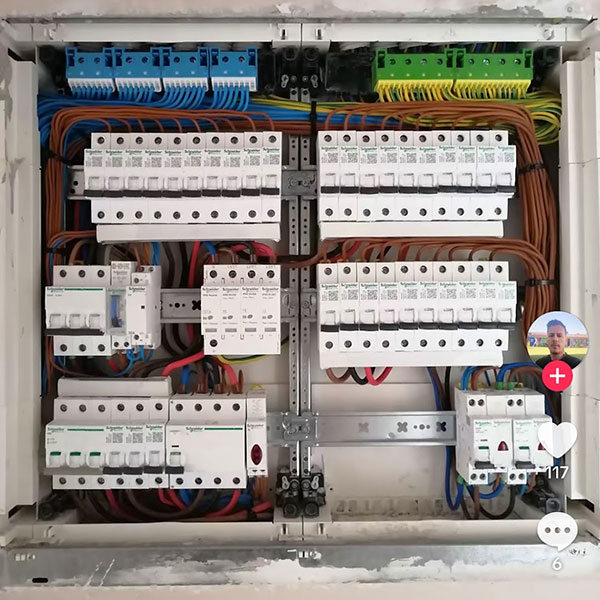 MASTER ELECTRICIAN GENERAL CONSTRACTOR: Φωτογραφίες & Βίντεο