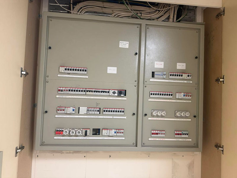 MASTER ELECTRICIAN GENERAL CONSTRACTOR: Φωτογραφίες & Βίντεο